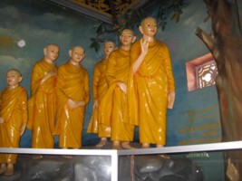 Theosophical Society - Statues Symbolizing Buddhism Coming to Sri Lanka